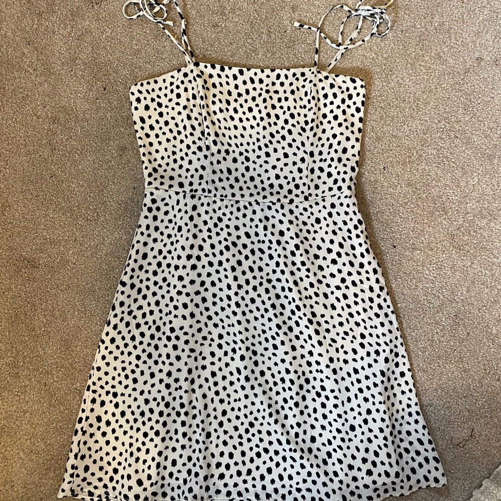 Dry goods white and black dress size small
